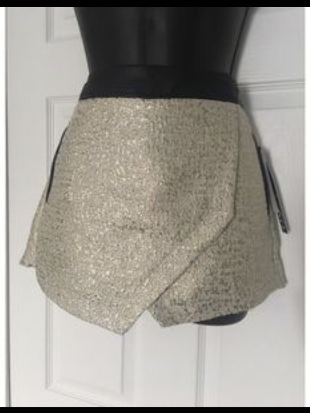 Xoxo Cream And Gold Skort Sz Large